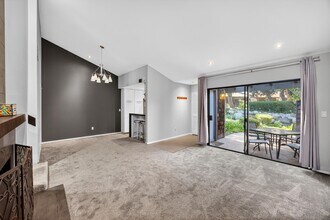 3671 Country Club Dr in Long Beach, CA - Building Photo - Building Photo