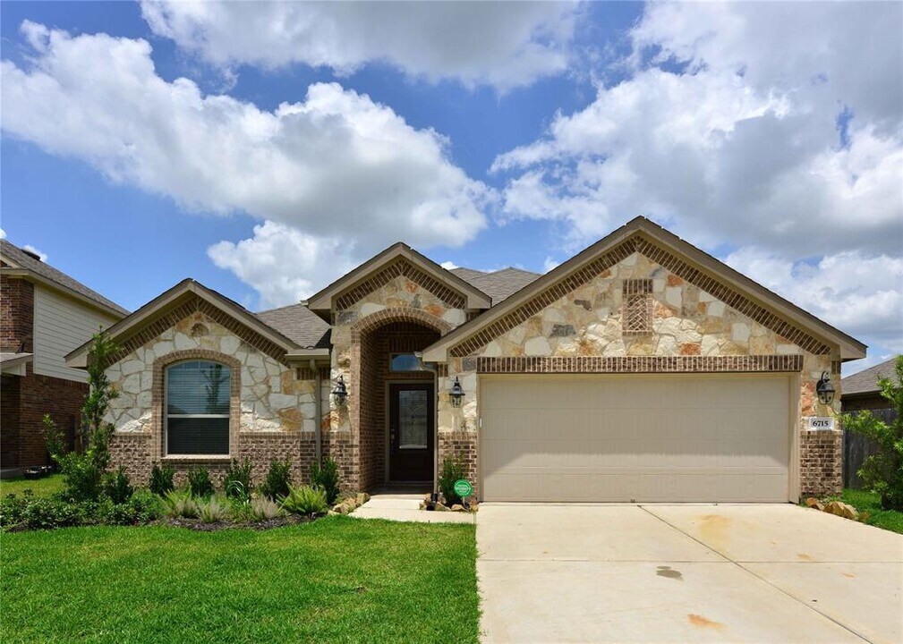 6715 Rambling Manor Ct in Richmond, TX - Building Photo
