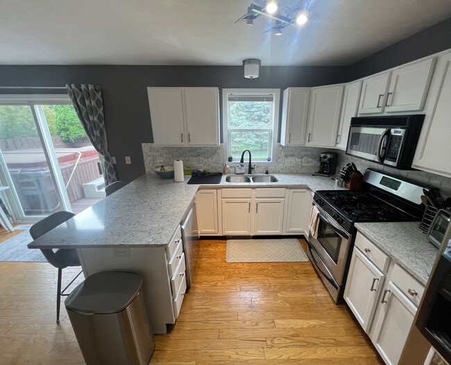 2596 Lenwood Ln NE in Grand Rapids, MI - Building Photo - Building Photo