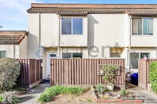 1805 Primavera Dr in Santa Rosa, CA - Building Photo