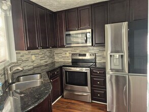 1004 Brookhollow Dr in Fayetteville, NC - Foto de edificio - Building Photo