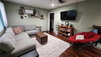 906 Penrod Dr in Granbury, TX - Building Photo