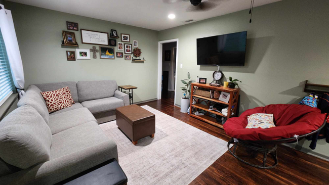 property at 906 Penrod Dr
