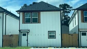 8218 Bigwood St in Houston, TX - Building Photo