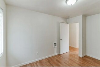 591 W Sherman St in Lebanon, OR - Building Photo - Building Photo