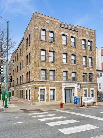 property at 2959 N Damen Ave