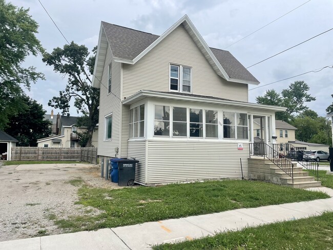 property at 700 W Lincoln Ave