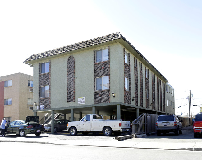 1463 Macon St in Aurora, CO - Foto de edificio - Building Photo