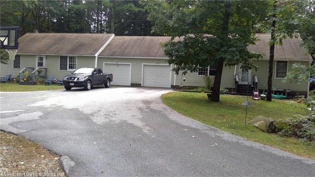 102 Country Club Rd in Sanford, ME - Foto de edificio - Building Photo