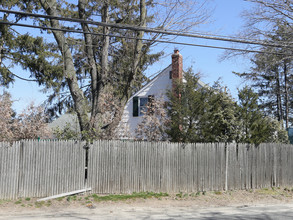 Baylis House Apartments in Melville, NY - Building Photo - Building Photo