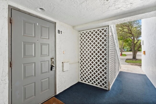 2518 SE Anchorage Cove in Port St. Lucie, FL - Foto de edificio - Building Photo