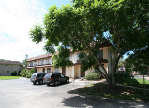 Fairway Oaks in Sarasota, FL - Foto de edificio - Building Photo