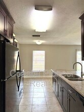 606 Sandy Creek Dr in Brandon, FL - Building Photo - Building Photo