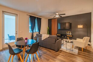 15501 N Dial Blvd in Scottsdale, AZ - Building Photo