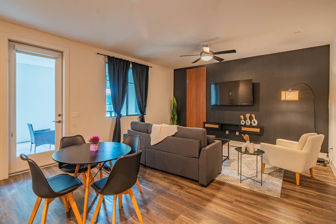 15501 N Dial Blvd in Scottsdale, AZ - Foto de edificio