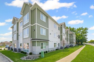 2414 N Neil in Champaign, IL - Building Photo - Interior Photo