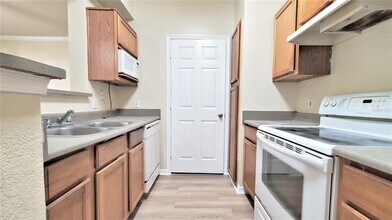 3700 Castle Pines Ln in Orlando, FL - Building Photo - Building Photo