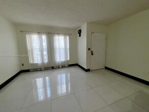 9189 Fontainebleau Blvd in Miami, FL - Building Photo - Building Photo