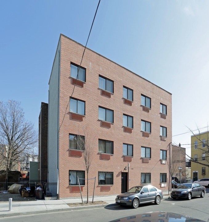 729 E 212th in Bronx, NY - Building Photo