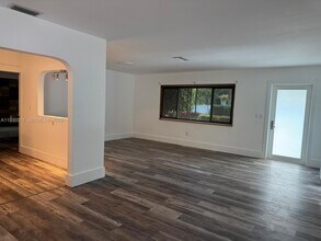 985 NE 115th St in Biscayne Park, FL - Building Photo - Building Photo