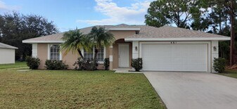 461 SW Carmelite St in Port St. Lucie, FL - Building Photo