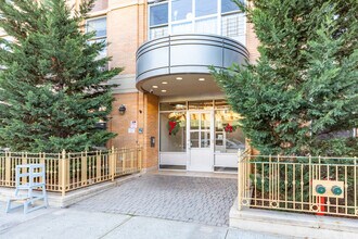 Manzione Red Hook Co-ops in Brooklyn, NY - Foto de edificio - Building Photo