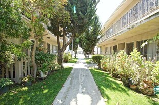 2407 Ruhland Ave, Unit 2 in Redondo Beach, CA - Building Photo