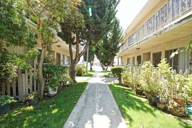 2407 Ruhland Ave, Unit 2