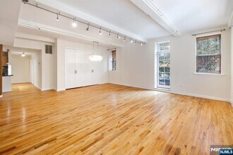1034 Clinton St in Hoboken, NJ - Building Photo - Building Photo