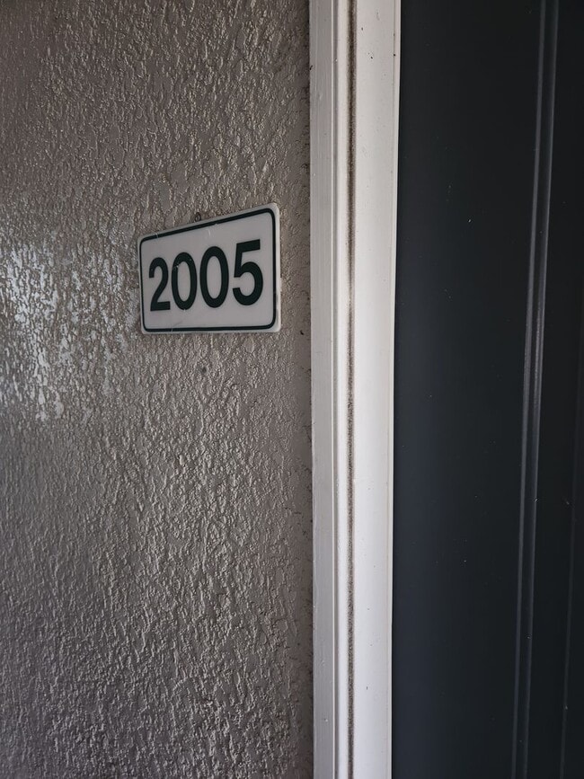 property at 2005 Hemingway Cir