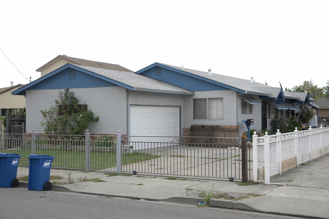 33537 2nd St in Union City, CA - Building Photo