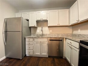 1480 Cedarwood Dr in Westlake, OH - Building Photo - Building Photo