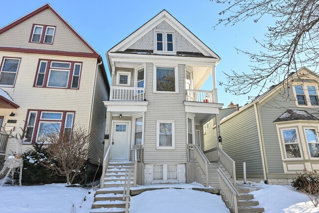 2108 N 1st St, Unit Upper unit in Milwaukee, WI - Foto de edificio - Building Photo