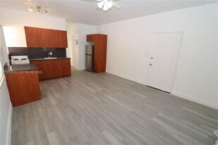 835 83rd St in Miami Beach, FL - Building Photo