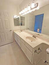 4454 Coldwater Canyon Ave, Unit 201 in Los Angeles, CA - Building Photo - Building Photo