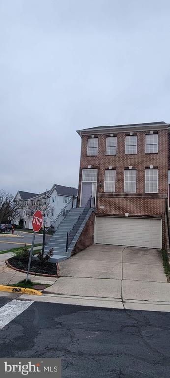 2601 Tarleton Corner Dr in Herndon, VA - Building Photo - Building Photo