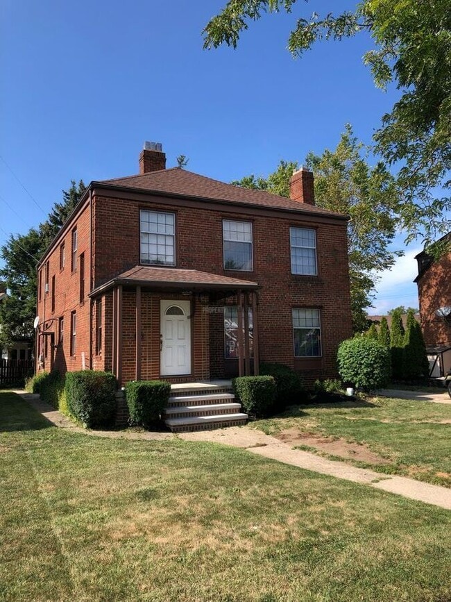 17724 Hilliard Rd in Lakewood, OH - Building Photo - Building Photo