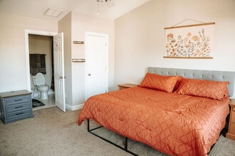 4414 Piedmont Trace Dr in Greensboro, NC - Foto de edificio - Building Photo