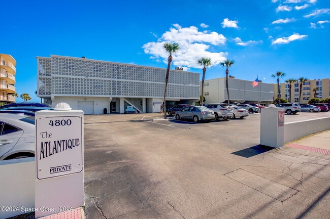 4800 Ocean Beach Blvd in Cocoa Beach, FL - Building Photo - Building Photo