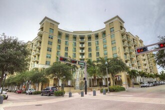 610 Clematis St, Unit 315 in West Palm Beach, FL - Foto de edificio - Building Photo