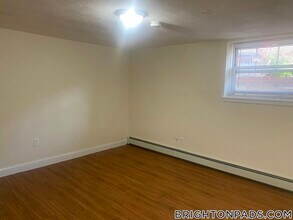 176 N Beacon St in Boston, MA - Foto de edificio - Building Photo