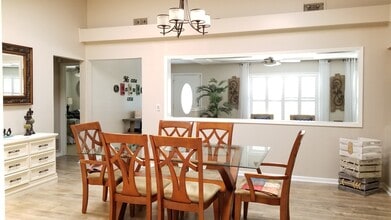 1751 Horton Dr in Orange Park, FL - Foto de edificio - Building Photo