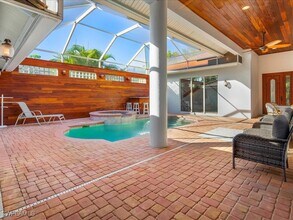 1309 Briarwood Ct in Naples, FL - Building Photo - Building Photo