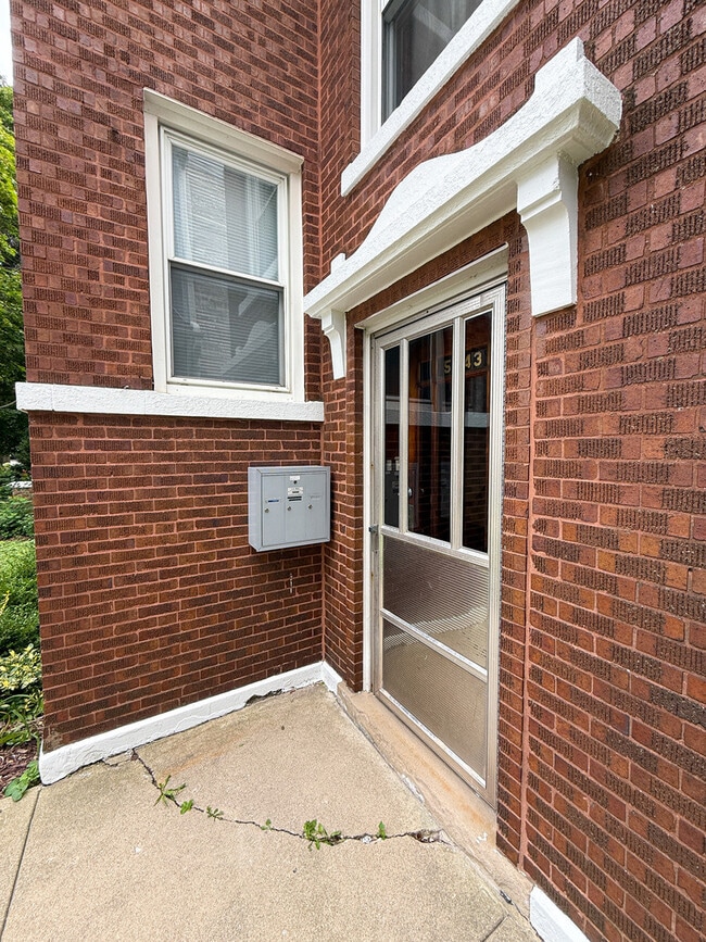 property at 5043 W Argyle St