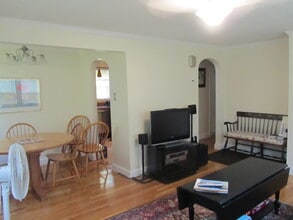 18 Grew Hill Rd, Unit 1 in Boston, MA - Building Photo - Building Photo
