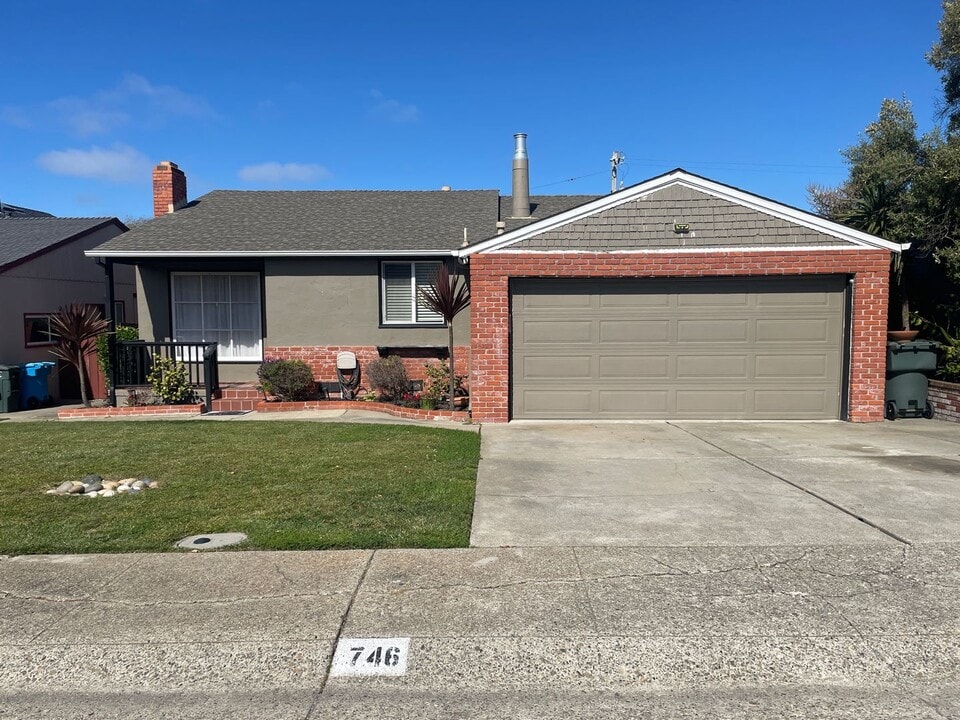 746 Chestnut Ave in San Bruno, CA - Building Photo