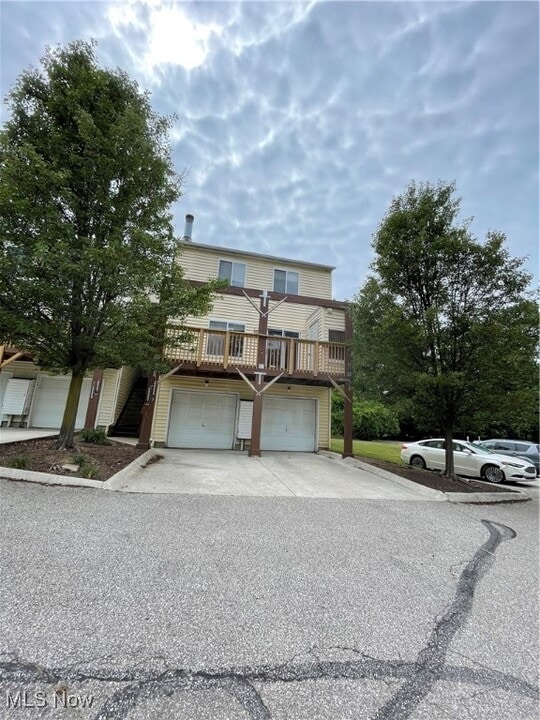 22257 River Walk Rd in Rocky River, OH - Building Photo