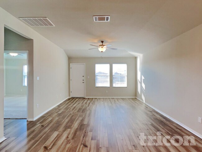 5116 Saddle Clb Dr, Unit 474 in Georgetown, TX - Building Photo - Building Photo