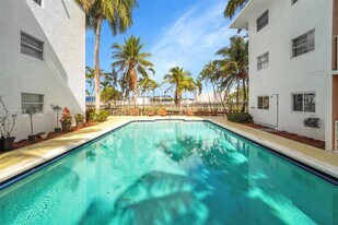4335 NW S Tamiami Canal Dr in Miami, FL - Building Photo