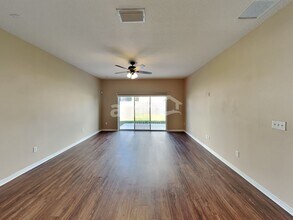 7529 Dragon Fly Loop in Gibsonton, FL - Foto de edificio - Building Photo